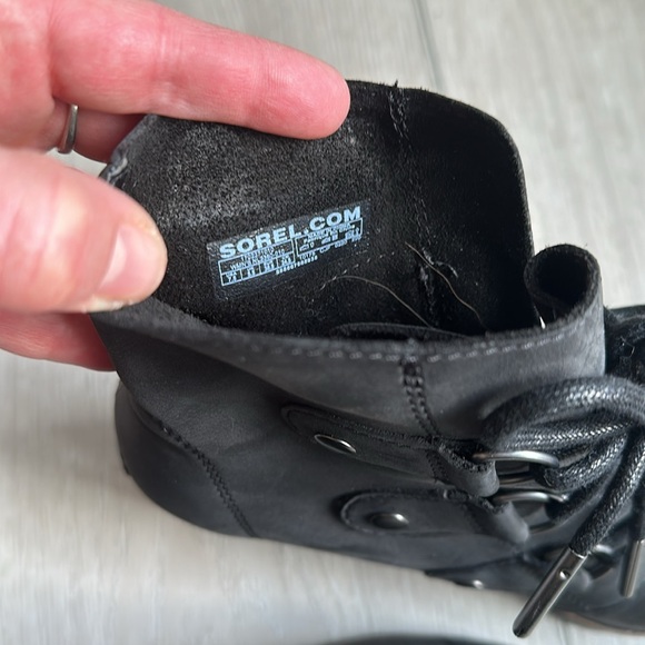 Sorel women’s booties. Weather proof. Sz 7.5 - Picture 7 of 13